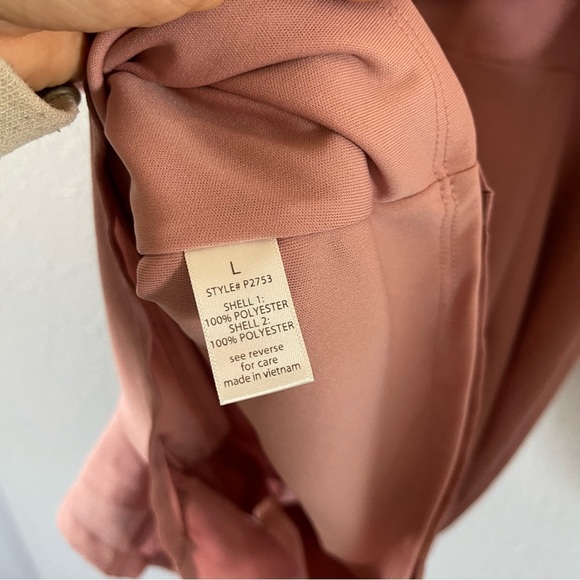 Ruffled Off Shoulder Romper Dusty Pink Sleeveless Casual Jumpsuit Size Large - Picture 10 of 11